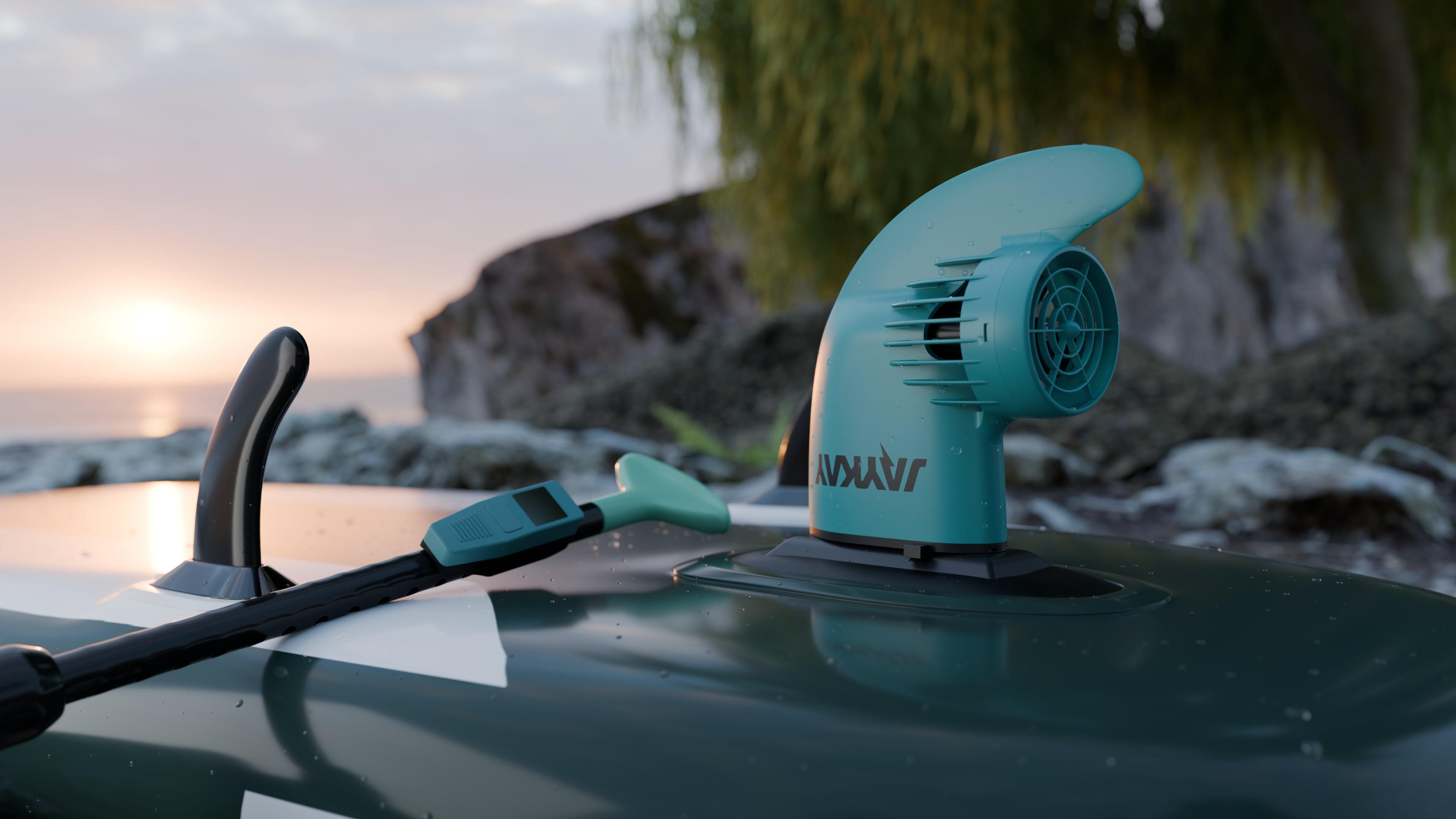 SUP mit Motor JAYKAY E-Finne 2.0 eSUP Motor am Wasser