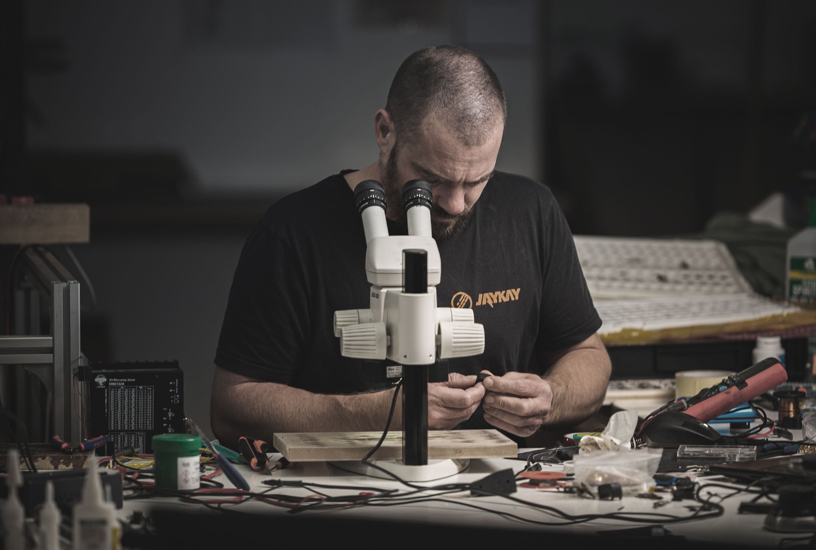 Mann am arbeiten